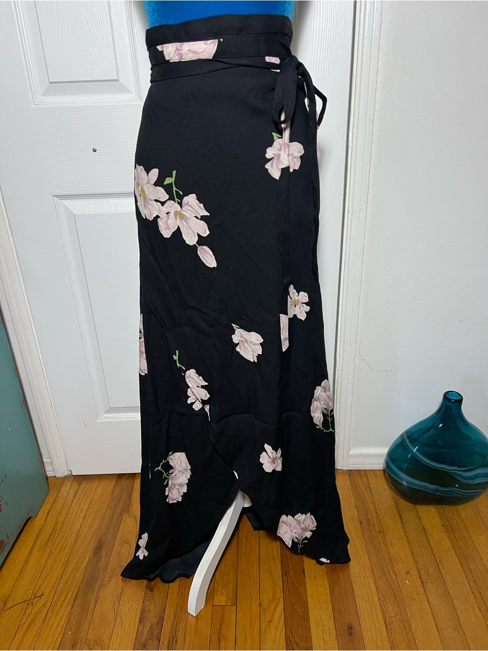 Reformation Floral Wrap Skirt Women’s Large - Picture 7 of 8
